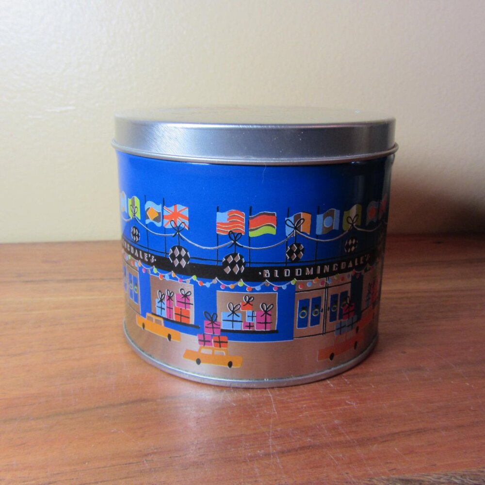 bloomingdale's soy tin candle UNUSED (W4227)